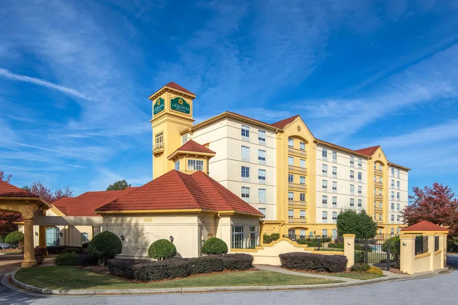 La Quinta Inn & Suites by Wyndham Atlanta Ballpark/Galleria hotel detail image 2