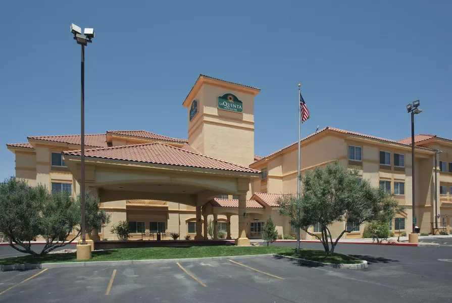 La Quinta Inn & Suites by Wyndham Albuquerque Midtown hotel detail image 2