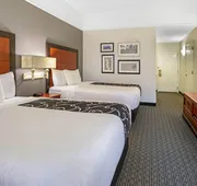 La Quinta Inn & Suites by Wyndham DFW Airport South / Irving hotel detail image 7