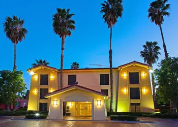 Super 8 By Wyndham San Bernardino hotel thumbnail 3