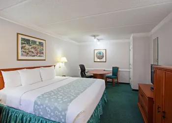 Super 8 By Wyndham San Bernardino hotel thumbnail 5
