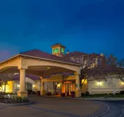 La Quinta Inn & Suites by Wyndham St. Louis Westport hotel detail image 3