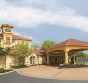 La Quinta Inn & Suites by Wyndham St. Louis Westport hotel detail image 5