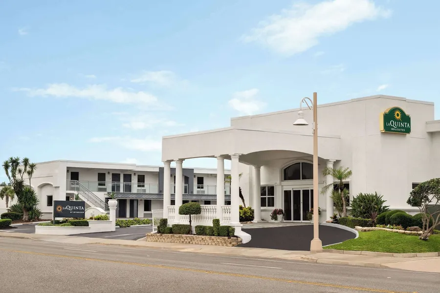 La Quinta Inn & Suites by Wyndham Oceanfront Daytona Beach hotel detail image 2