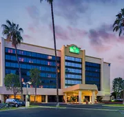 La Quinta Inn & Suites by Wyndham Buena Park hotel detail image 3