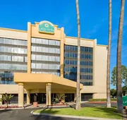 La Quinta Inn & Suites by Wyndham Buena Park hotel detail image 4