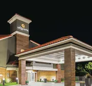 La Quinta Inn & Suites by Wyndham Fort Worth North hotel detail image 3