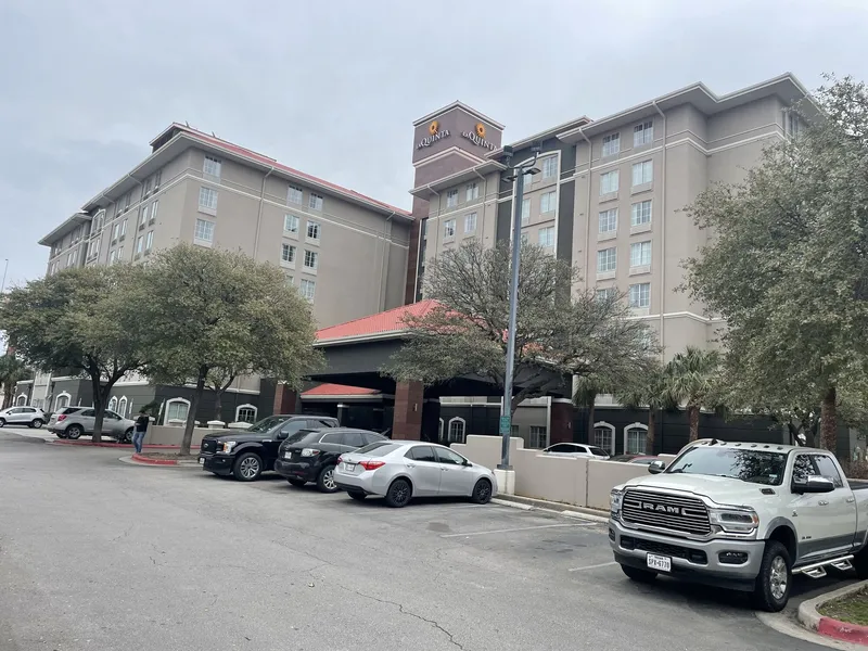 La Quinta Inn & Suites by Wyndham San Antonio Airport hotel detail image 2