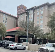 La Quinta Inn & Suites by Wyndham San Antonio Airport hotel detail image 4