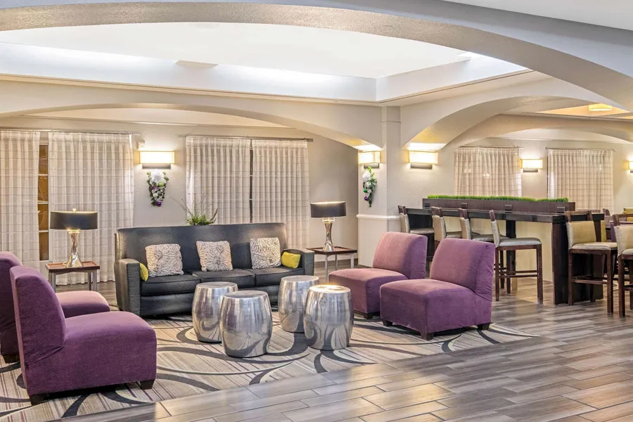La Quinta Inn & Suites by Wyndham San Antonio Airport hotel detail image 6