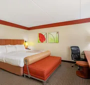 La Quinta Inn & Suites by Wyndham Raleigh Cary hotel detail image 4