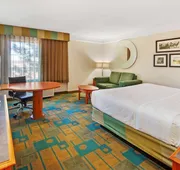 La Quinta Inn & Suites by Wyndham Albuquerque West hotel detail image 7