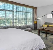 Hampton Inn & Suites Los Angeles/Hollywood hotel detail image 7