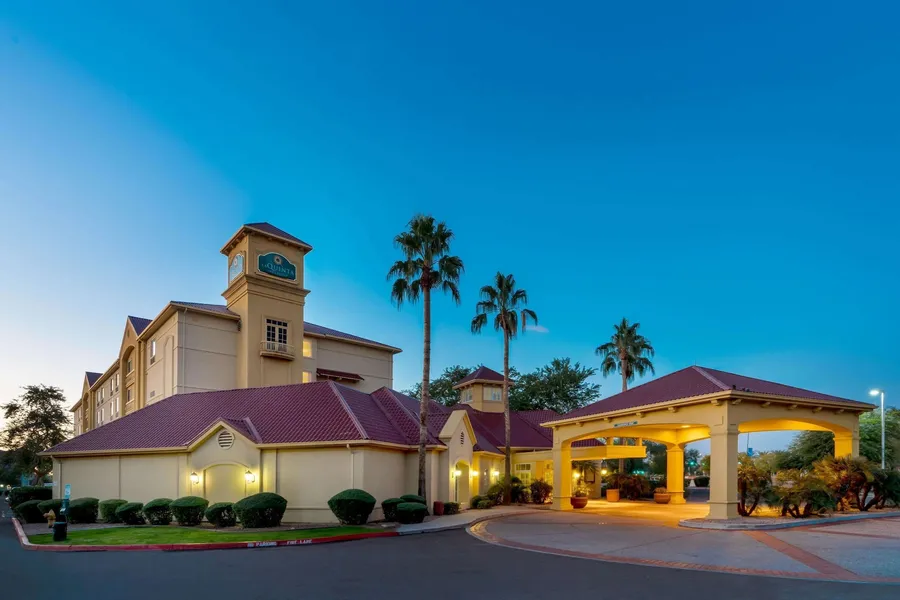 La Quinta Inn & Suites by Wyndham Phoenix West Peoria hotel detail image 2