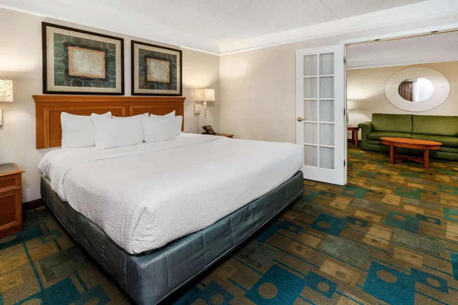 La Quinta Inn & Suites by Wyndham Phoenix West Peoria hotel detail image 6