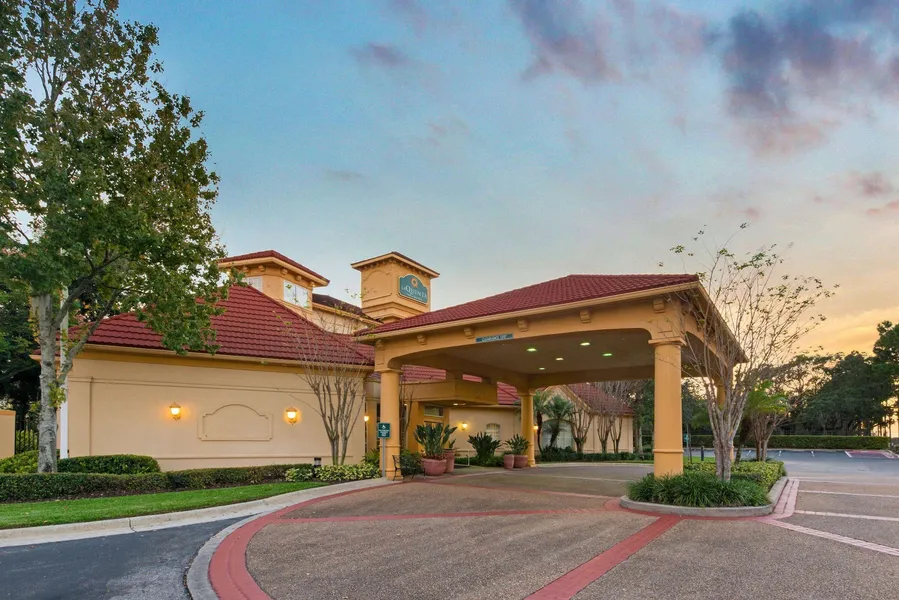 La Quinta Inn & Suites by Wyndham USF (Near Busch Gardens) hotel detail image 2