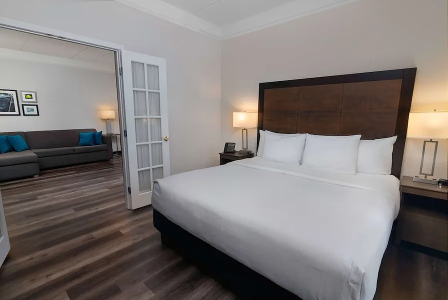 La Quinta Inn & Suites by Wyndham Miami Airport West hotel detail image 6