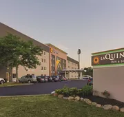 La Quinta Inn & Suites by Wyndham Cleveland - Airport North hotel detail image 5