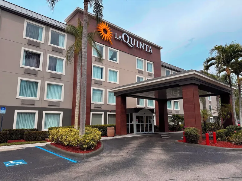 La Quinta Inn & Suites by Wyndham Naples East (I-75) hotel detail image 2