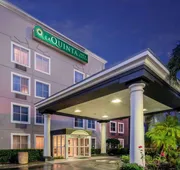 La Quinta Inn & Suites by Wyndham Naples East (I-75) hotel detail image 3