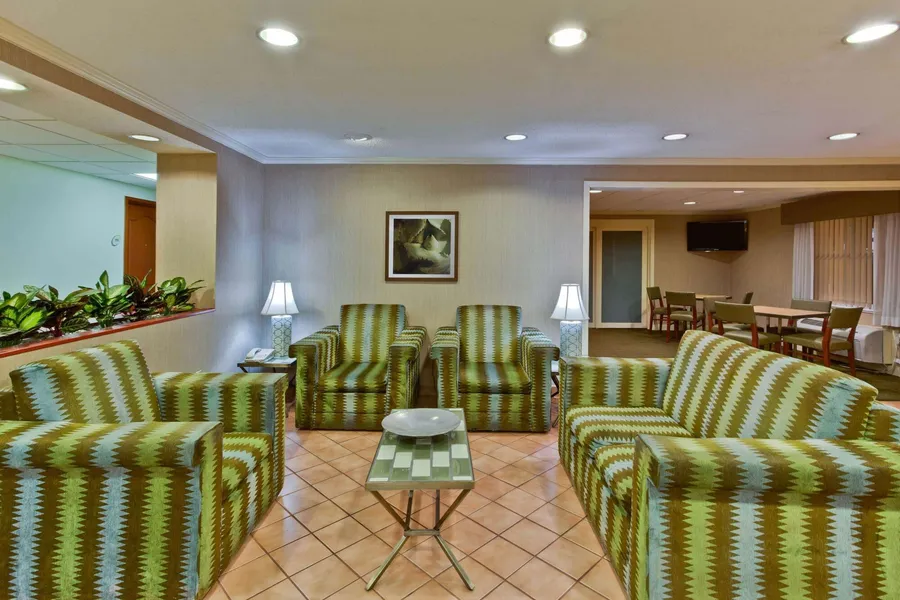 La Quinta Inn & Suites by Wyndham Lakeland East hotel detail image 2