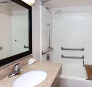 La Quinta Inn & Suites by Wyndham Milwaukee Bayshore Area hotel detail image 4