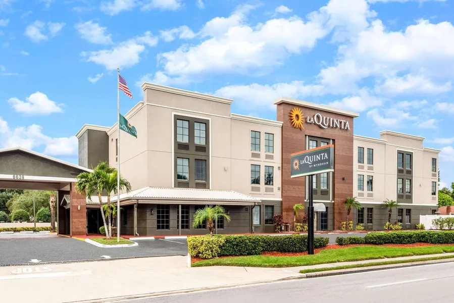 La Quinta Inn & Suites by Wyndham St. Petersburg Northeast hotel detail image 2