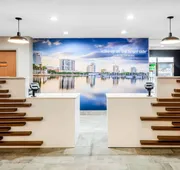 La Quinta Inn & Suites by Wyndham St. Petersburg Northeast hotel detail image 4
