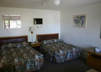 Skyline Motel hotel thumbnail 5