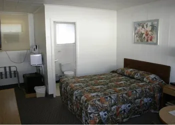 Skyline Motel hotel thumbnail 6