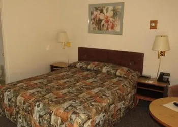 Skyline Motel hotel thumbnail 8