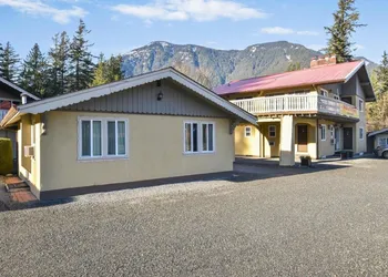 Richca Chalets Resort hotel thumbnail 4