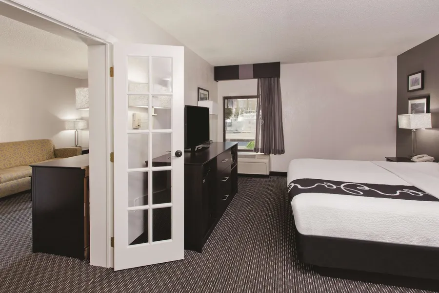 La Quinta Inn & Suites by Wyndham Charleston Riverview hotel detail image 6