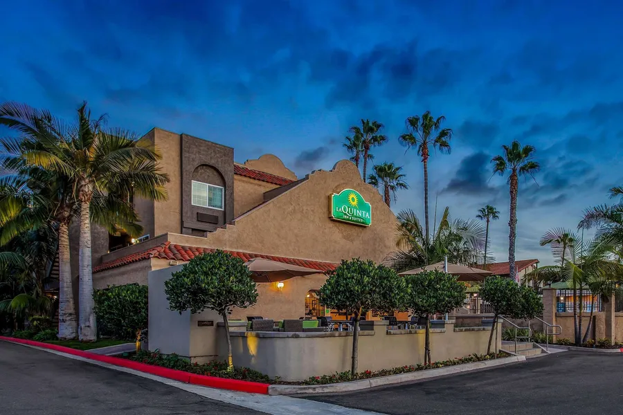 La Quinta Inn & Suites by Wyndham Carlsbad - Legoland Area hotel detail image 2
