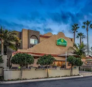La Quinta Inn & Suites by Wyndham Carlsbad - Legoland Area hotel detail image 4