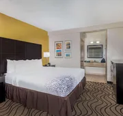 La Quinta Inn & Suites by Wyndham Carlsbad - Legoland Area hotel detail image 7