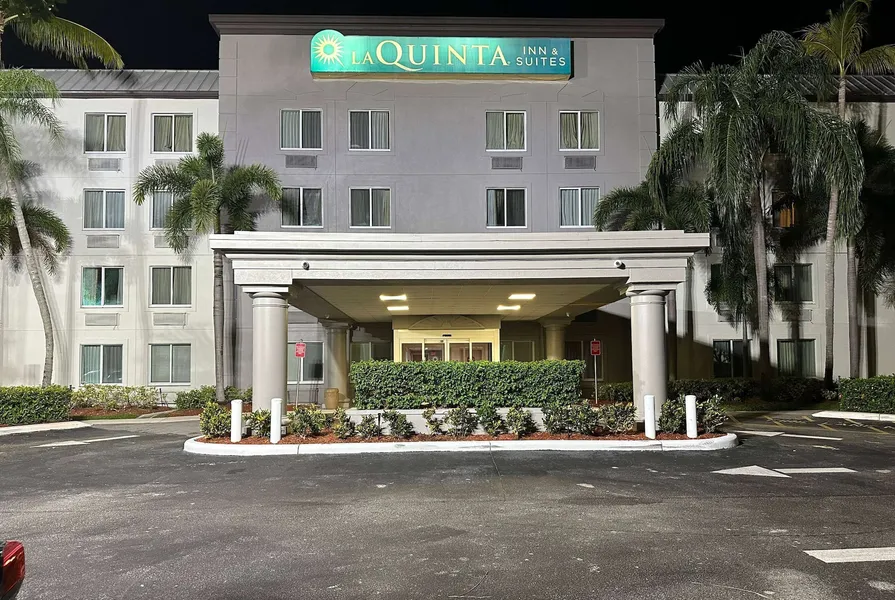La Quinta Inn & Suites by Wyndham Sawgrass hotel detail image 2
