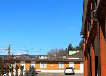 Stampeder Motel hotel thumbnail 6