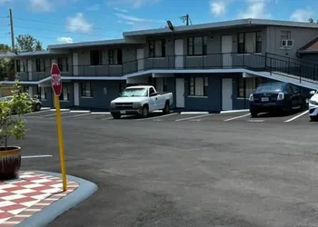 Red Carpet Inn hotel thumbnail 2