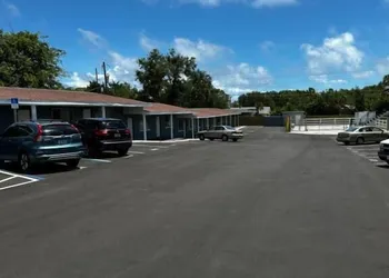 Red Carpet Inn hotel thumbnail 4