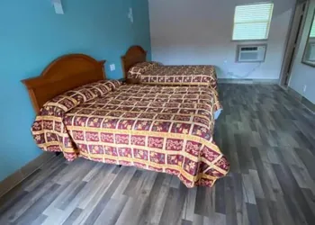 Red Carpet Inn hotel thumbnail 7