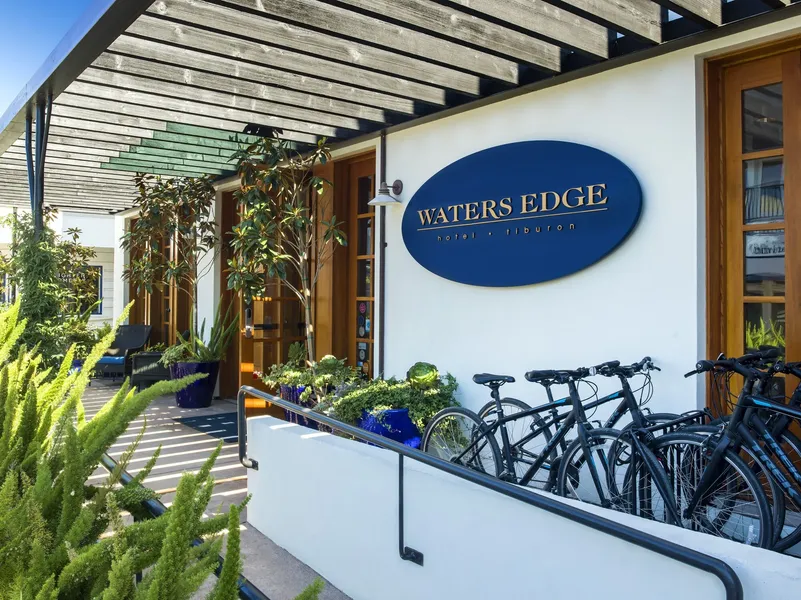 Waters Edge Hotel hotel detail image 2