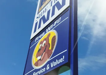 Side Trax Inn hotel thumbnail 7