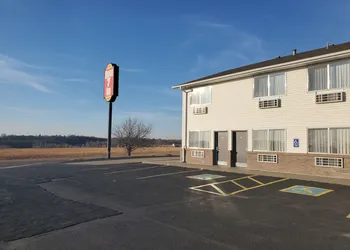 Super 7 Inn hotel thumbnail 3