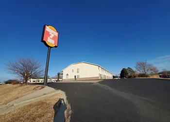Super 7 Inn hotel thumbnail 5