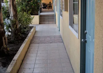Western Inn & Suites hotel thumbnail 3