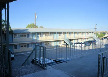 Western Inn & Suites hotel thumbnail 5