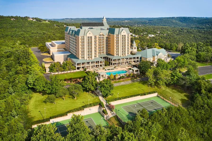 Chateau On The Lake Resort Spa and Convention Center hotel detail image 2