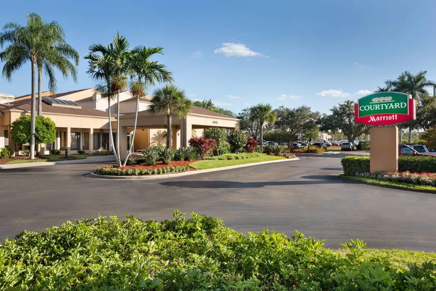 Courtyard by Marriott Fort Myers Cape Coral hotel detail image 2
