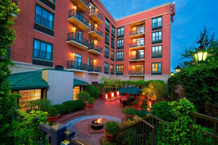 Courtyard by Marriott Savannah Downtown/Historic District hotel detail image 2